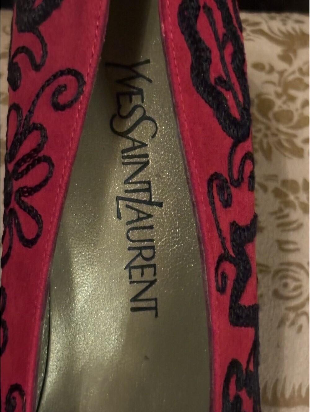 Vintage YSL Yves Saint Laurent Red Embroidery Black On Red Suede Heels Size 8.5 - Picture 12 of 13